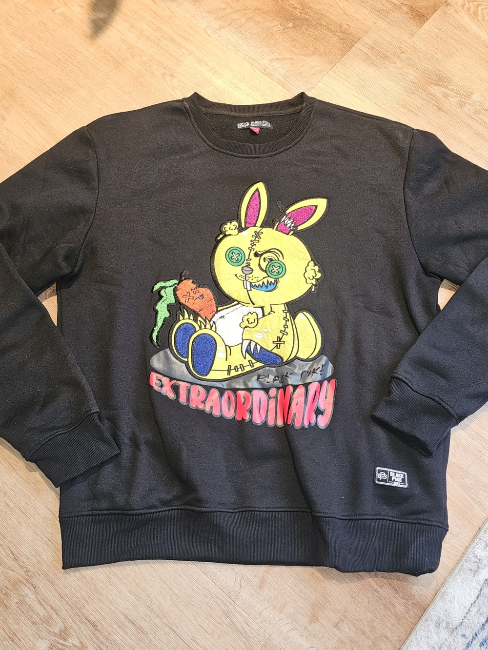 Black Pike "Extraordinary" Embroidered Bunny crewneck sweatshirt men's size XL